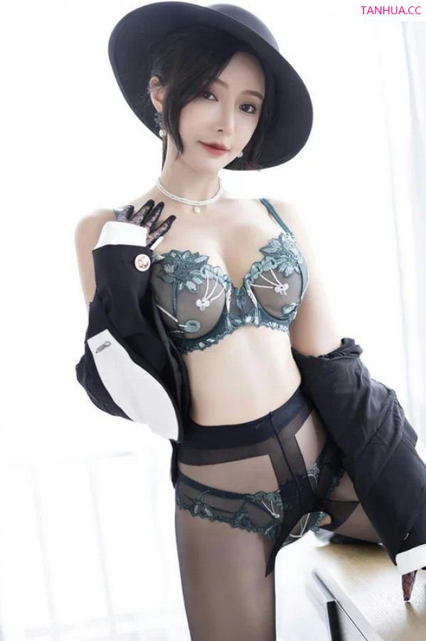 王馨瑶  [XiuRen]高清写真图 2023.07.07 No.7048 王馨瑶yanni 欧式文艺风第33张图片